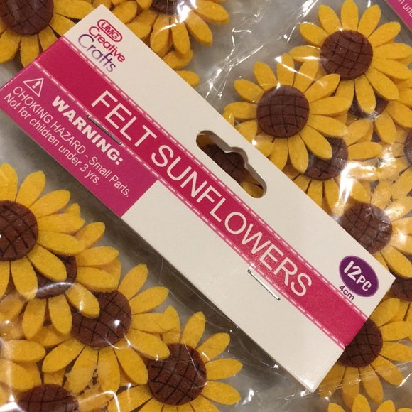 Felt Sunflowers Crafting Bundle Four Packs of 12 pceach 4cm Mini Sunflowers NWT - Picture 3 of 12